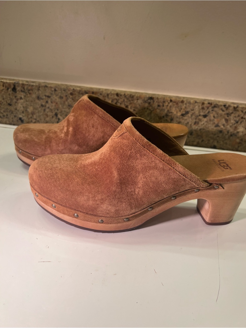 UGG Women's Size 8 Abbie Suede Clog Mules w/ 3” Heels in Chestnut - Picture 11 of 12